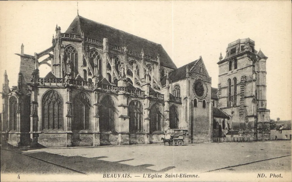 Beauvais — A Igreja de São Etienne — ND. Phot. - Frente