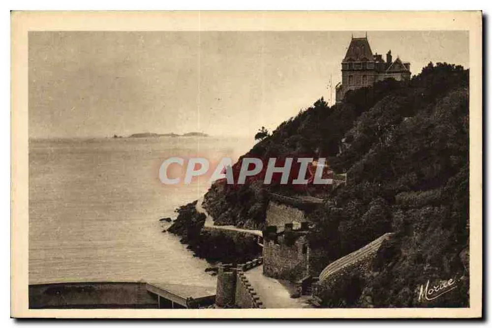 Castelo sobre falésia — Costa da Esmeralda — Morice - Frente