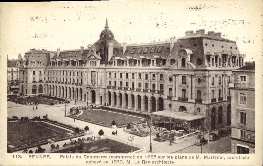 Rennes — Palácio do Comércio — iniciado em 1885, concluído em 1930, M. Le Ray arquiteto - Frente