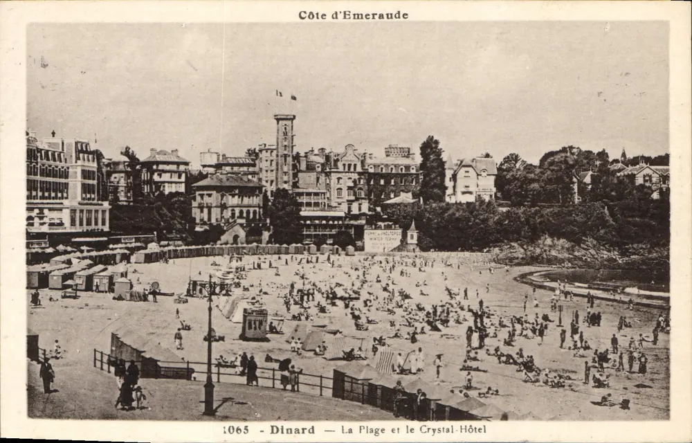 Costa da Esmeralda — Dinard — A Praia e o Hotel Crystal — n° 1065 - Frente