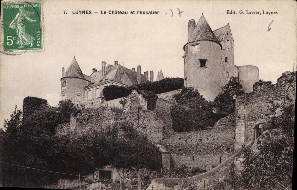Luynes — O Castelo e a Escada — Edit. G. Lavier, Luynes - Frente