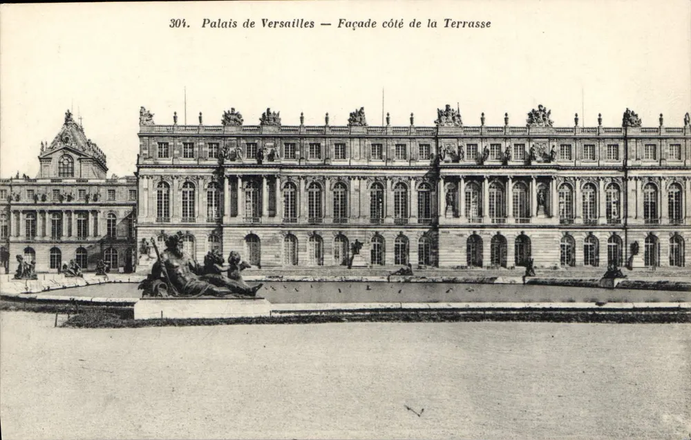 Palácio de Versalhes — Fachada do lado da Terrasse — Héliotypie A. Bourdier, Versailles, n° 304 - Frente