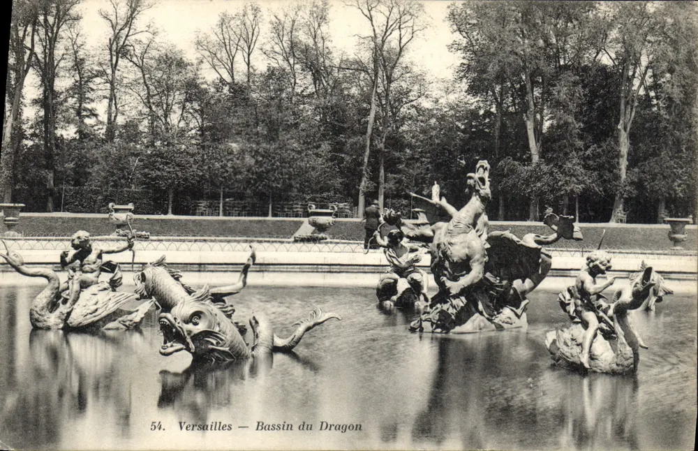 Versailles — Bassin do Dragão — Héliotypie Boudier e Faucheux, n° 54 - Frente