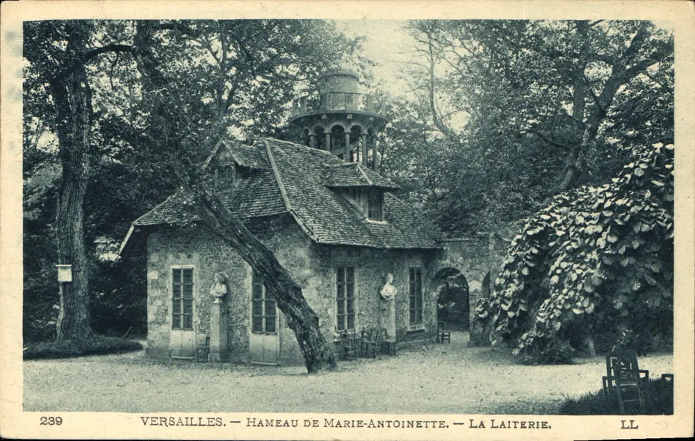 Versailles — Hameau de Marie-Antoinette — La Laiterie — LL - Vorderseite