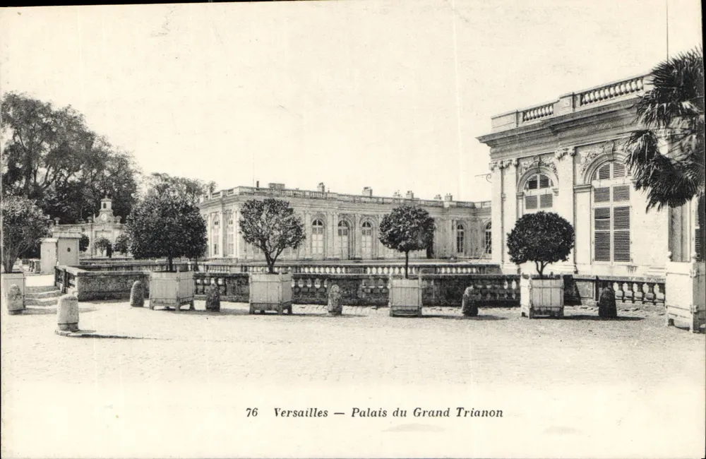 Versailles — Palácio do Grande Trianon — Héliotypte A. Bourdier - Frente