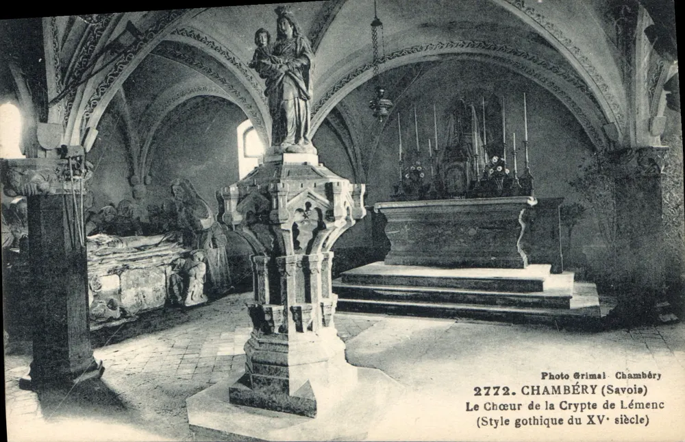 O Coro da Cripta de Lémenc — Estilo gótico do século XV — Foto Grimal, Chambéry - Frente