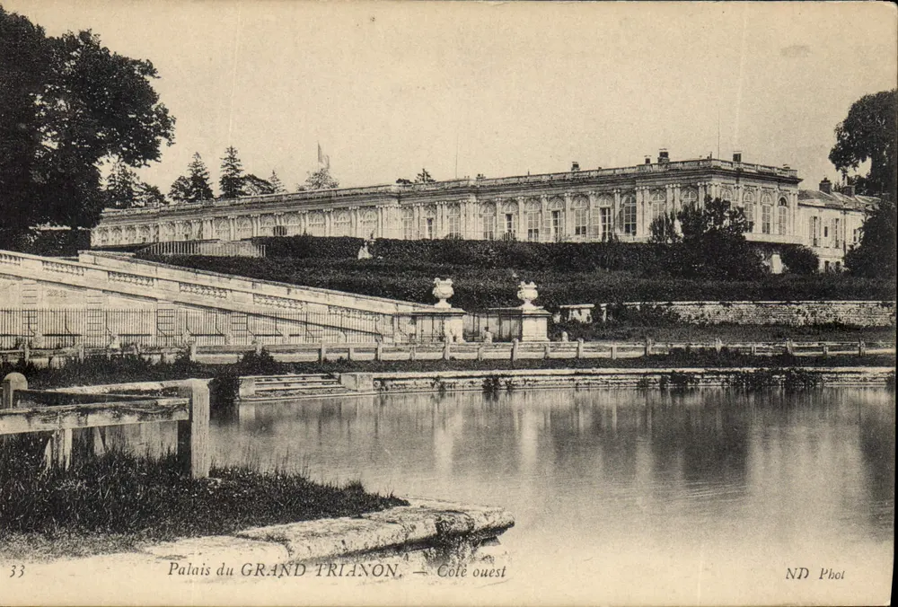Palácio do GRAND TRIANON — Lado oeste — ND Fot - Frente