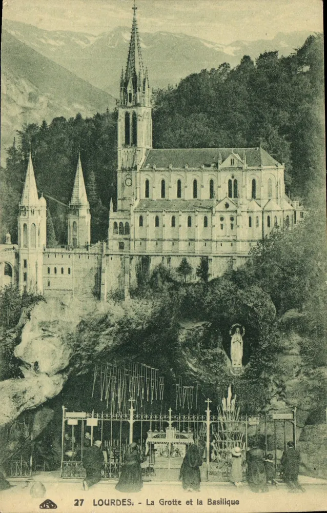LOURDES - A Gruta e a Basílica - Frente