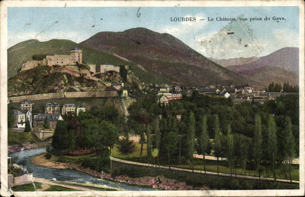 Lourdes — Das Schloss, Ansicht vom Gave. - Vorderseite