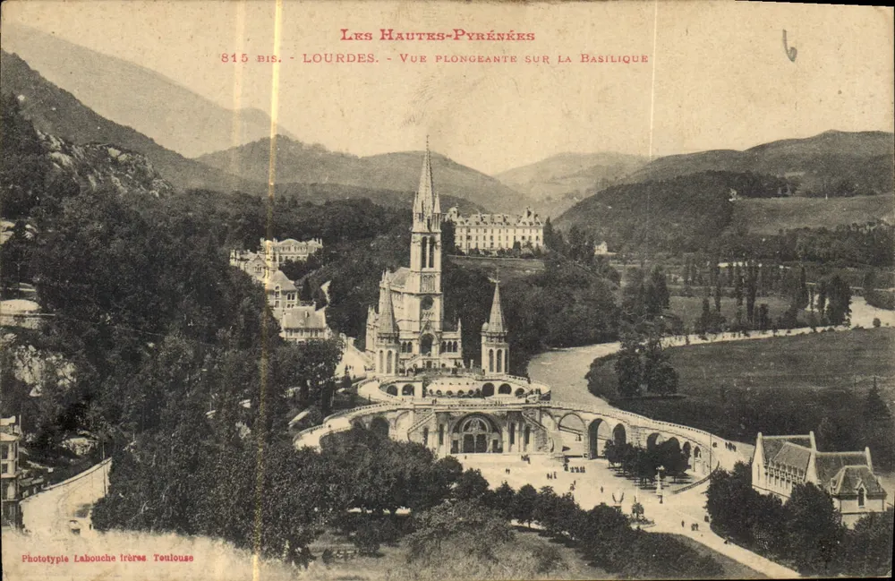 Lourdes — Vogelperspektive auf die Basilika — Phototypie Labouche Brüder Toulouse 815 bis - Vorderseite