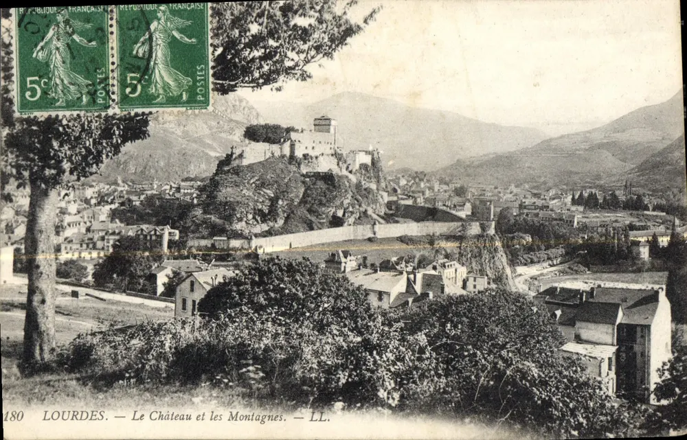 Lourdes — Das Schloss und die Berge — LL. — Nr. 180 - Vorderseite