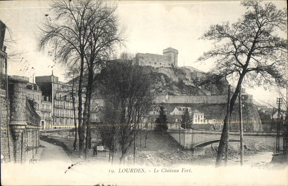 Lourdes - O Castelo Forte — Edição F. Viron, n°19 - Frente
