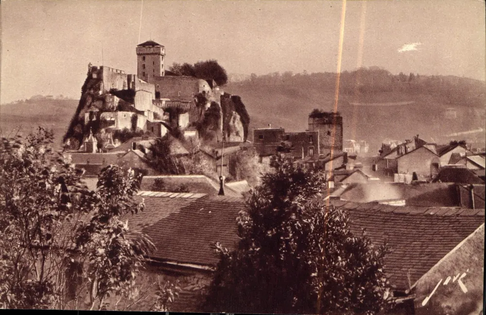 LOURDES (H.-P.) — 강한 성채 — JOVÉ 출판사, 파우 (B.-P.) — 번호 416 - 앞면