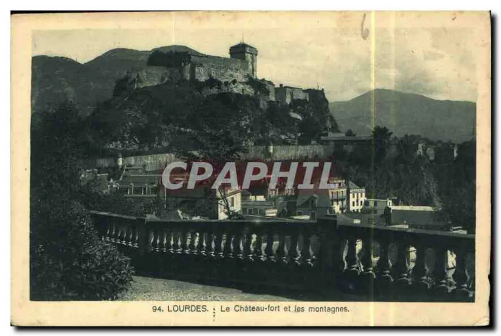 Lourdes — Das Schloss und die Berge - Vorderseite