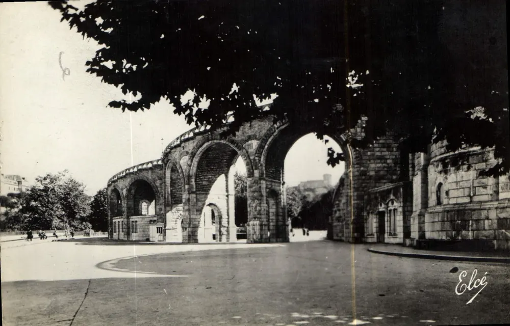 Lourdes (H. Pyr.) — Blick auf die Esplanade und den Schloss-Fort — Elcée - Vorderseite