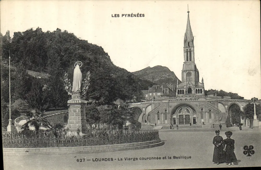 Lourdes — Die gekrönte Jungfrau und die Basilika — Verlag Les Pyrénées, Nr. 627 - Vorderseite