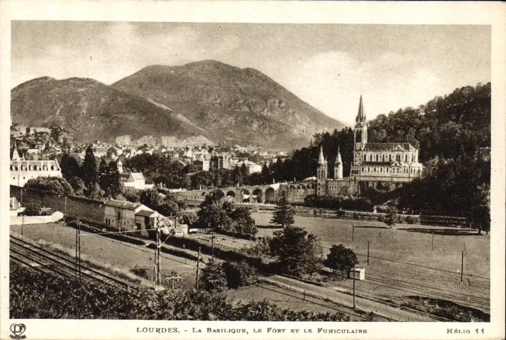 Lourdes - Die Basilika, das Fort und der Funicular — Hélio 14 - Vorderseite
