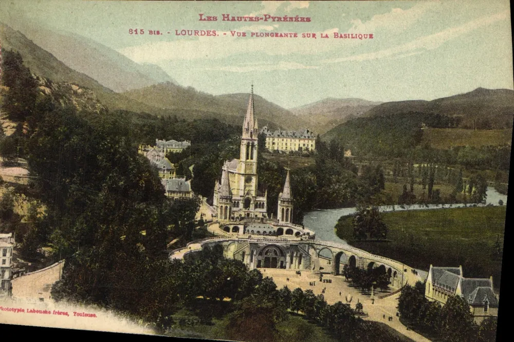 Lourdes — Vogelperspektive auf die Basilika — Phototypie Labouche frères, Toulouse, n° 815 bis - Vorderseite