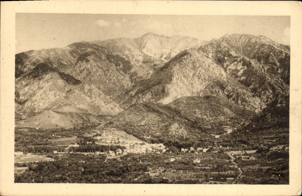 Vernet-les-Bains — Im Hintergrund der Canigou (Höhe 2785 m) — Verlag Vernet Sotin - B. Clarc - Vorderseite