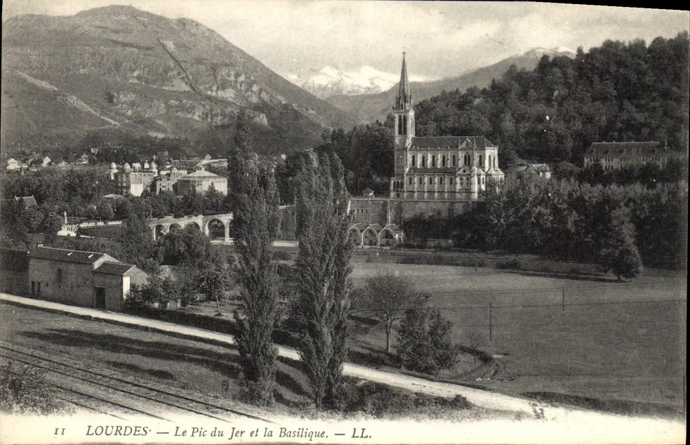 Lourdes — O Pic du Jer e a Basílica — LL. - Frente
