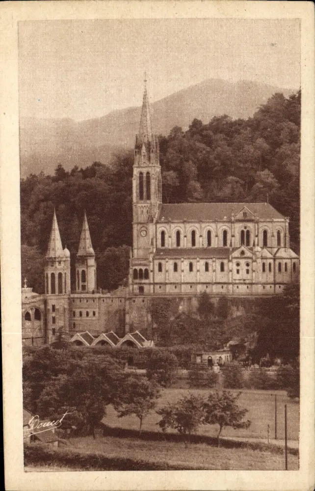 Lourdes — A Basílica — Editor P. Doucest, n°65 - Frente