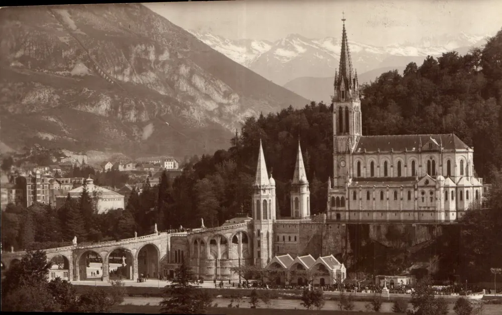 Lourdes. Die Basilika und die Berge — Édition Pardo Lourdes, n°22 - Vorderseite
