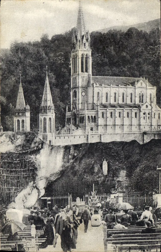 A Basílica de Nossa Senhora de Lourdes — vista panorâmica — Fototipia Lakoche irmãos, Toulouse - Frente