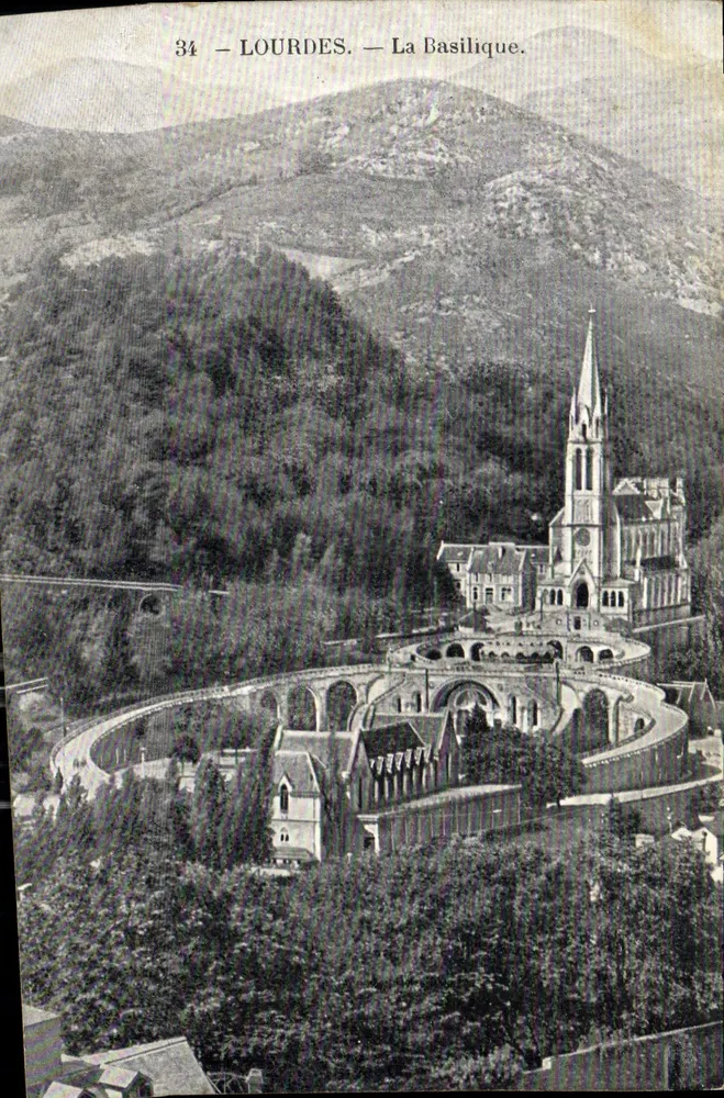 Lourdes — A Basílica — Editor desconhecido, n° 34 - Frente