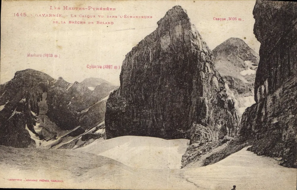 As Altas-Pirineus — O Casco visto na Echancrure — Gavarnie — Editor: Labeuvon Frères, Toulouse - Frente