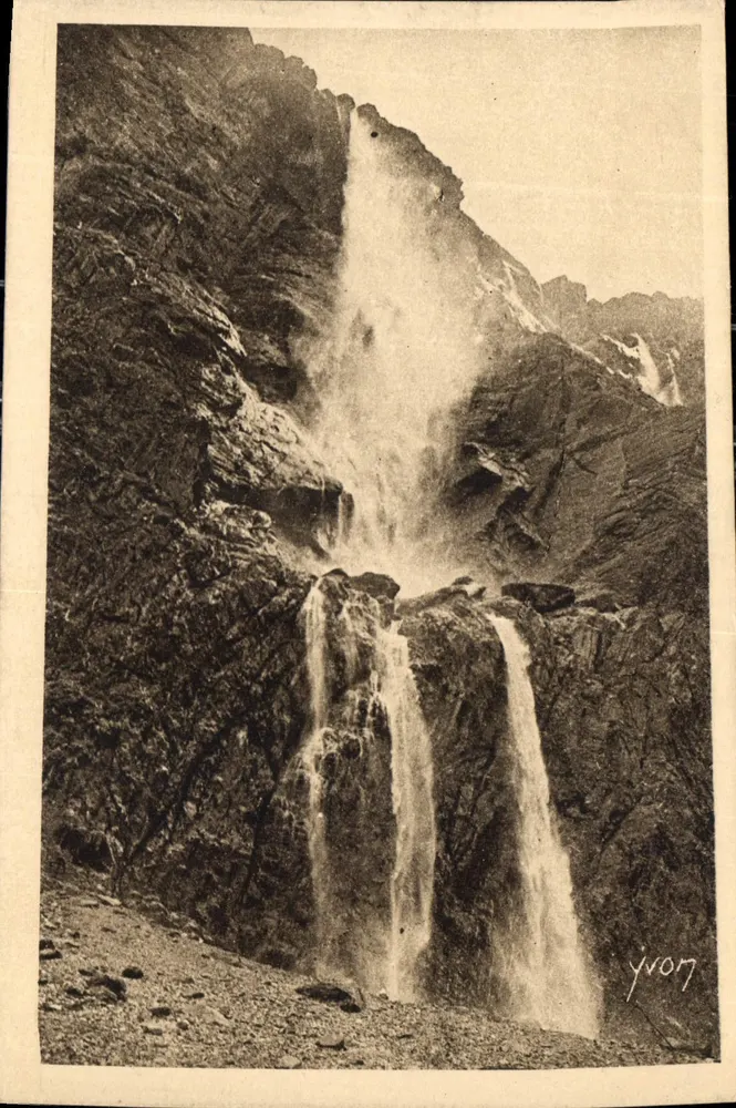Cachoeira do Cirque de Gavarnie — Os Pirineus — Edição de Arte YVON - Frente
