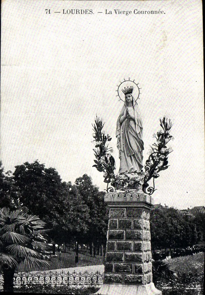 Lourdes — A Virgem Coroada — Editor não identificado, n° 71 - Frente
