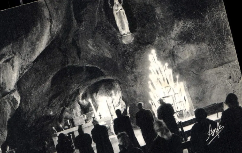 Lourdes — Vigília de orações na Gruta — Ed. d'ANFA, n° H5 - Frente