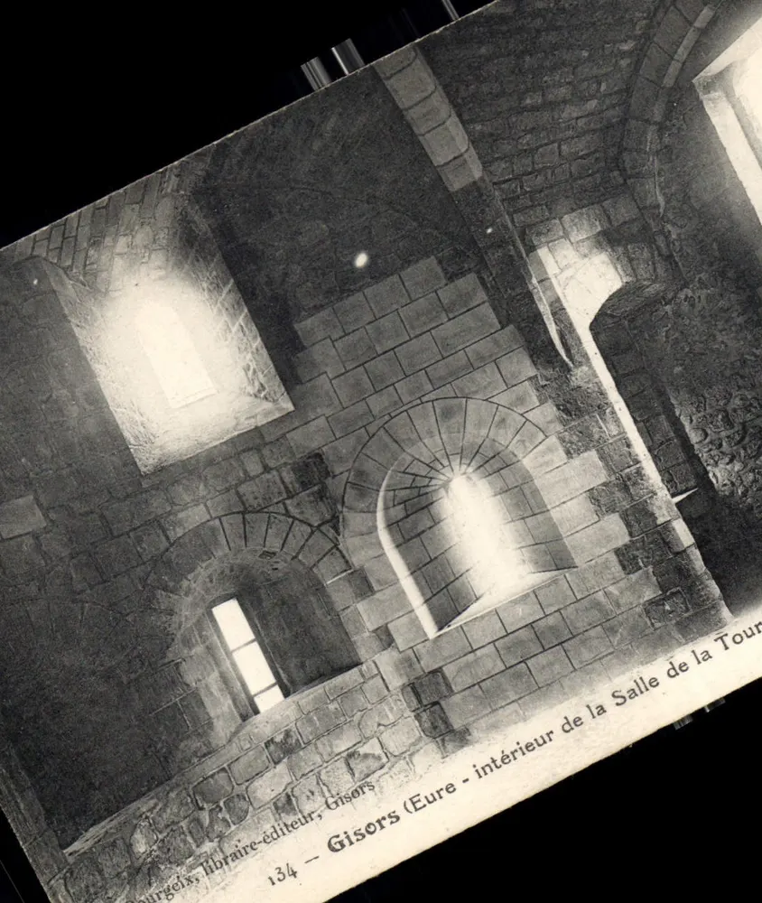 Gisors (Eure) — Innenansicht des Turmhofs — Verleger: J. Courgeix, Gisors, Nr. 134 - Vorderseite