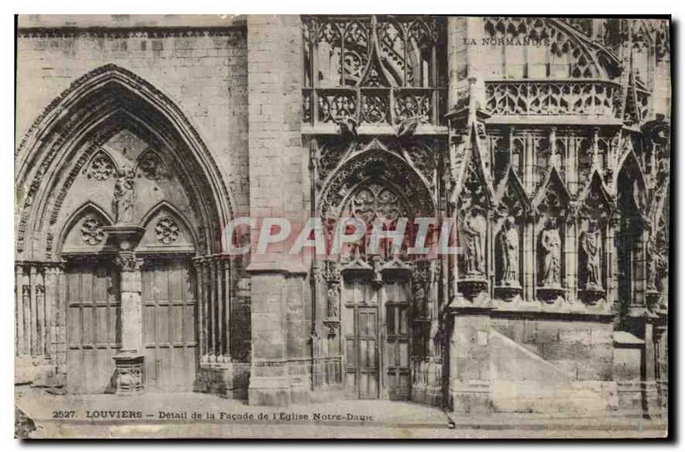 Louvières — Detail der Fassade der Kirche Notre-Dame — Normandie - Vorderseite