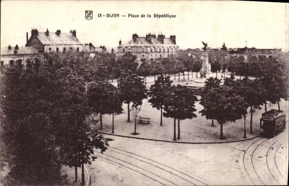 Dijon — Place de la République — R.A. RAS 18 - Frente