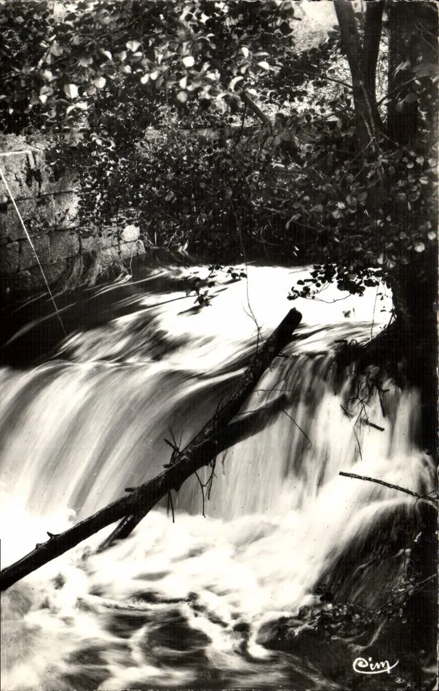 Cachoeira do Moulin Blanc — Arredores de Rouvray (C.-d'Or) — COMBIER IMACON "CIM" - Frente