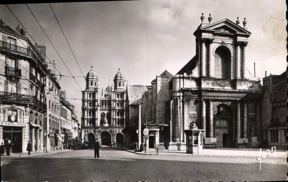 Kirche Saint-Michel — Dijon — Echte Fotografie - Vorderseite
