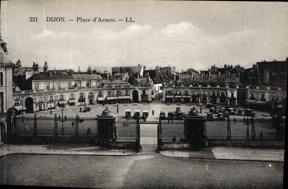 Dijon — Place d'Armes — LL. — Lendy & Lecullier, n°221 - Frente