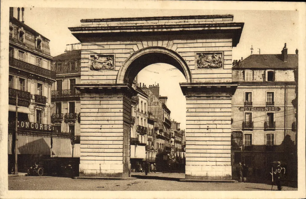Porta Guillaume — Dijon — Les Éditions d'Art Yvon, Paris - Frente