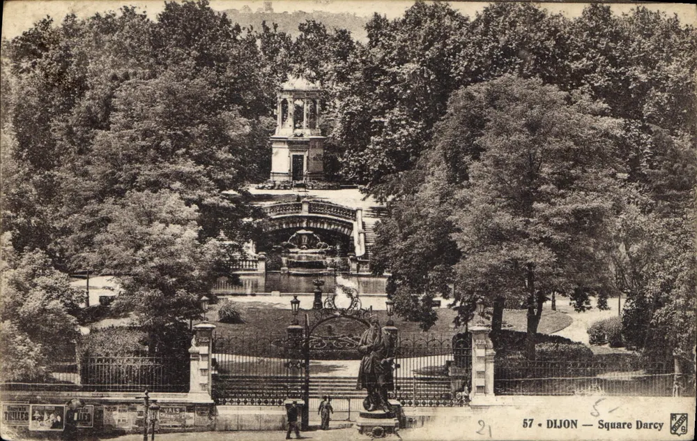 Dijon — Praça Darcy — Fonte e estátua - Frente