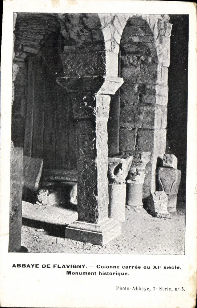 Abtei Flavigny — Quadratische Säule aus dem 11. Jahrhundert — Photo-Abtei, 7. Serie, Nr. 5 - Vorderseite