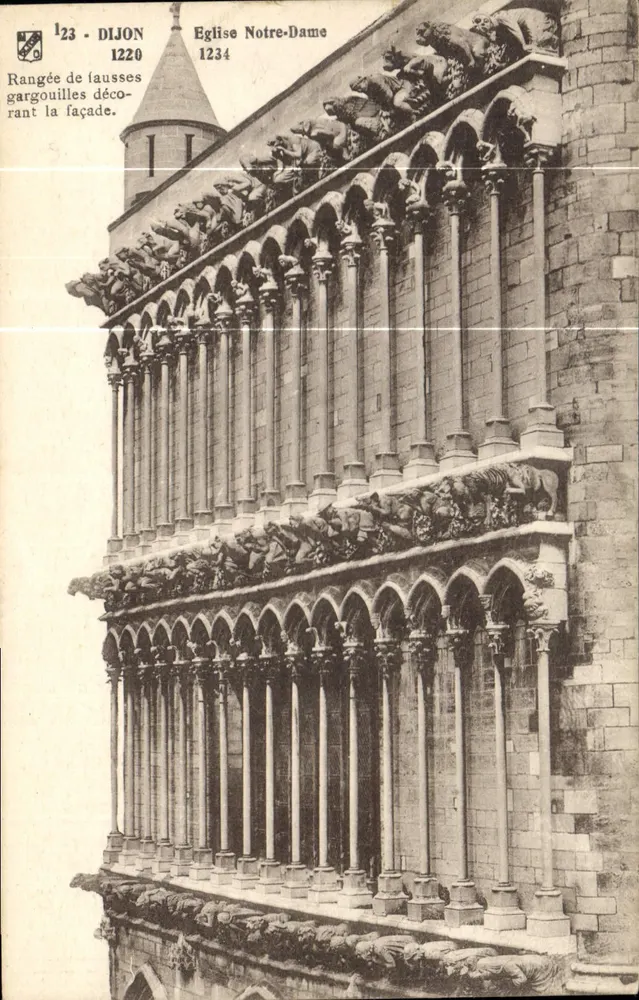 Dijon — Igreja de Nossa Senhora — fileira de falsas gárgulas decorando a fachada — série 1234 - Frente