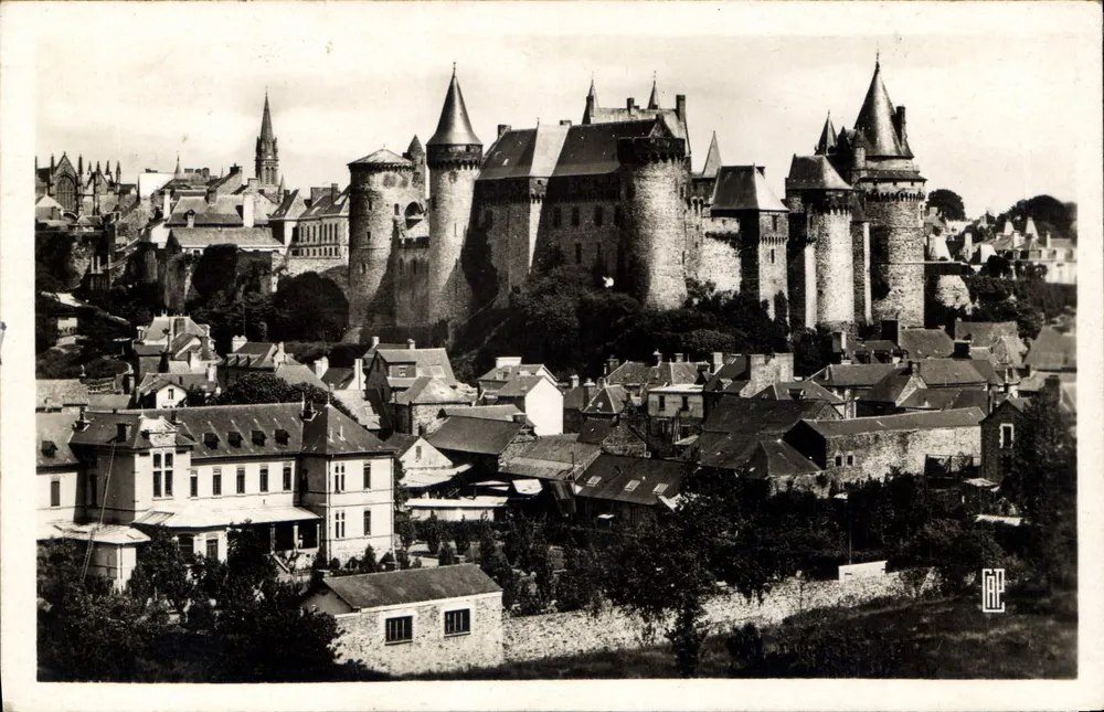 Castelo de Josselin — vista panorâmica — editor G.P. (G. P. Paris) n° 123 - Frente
