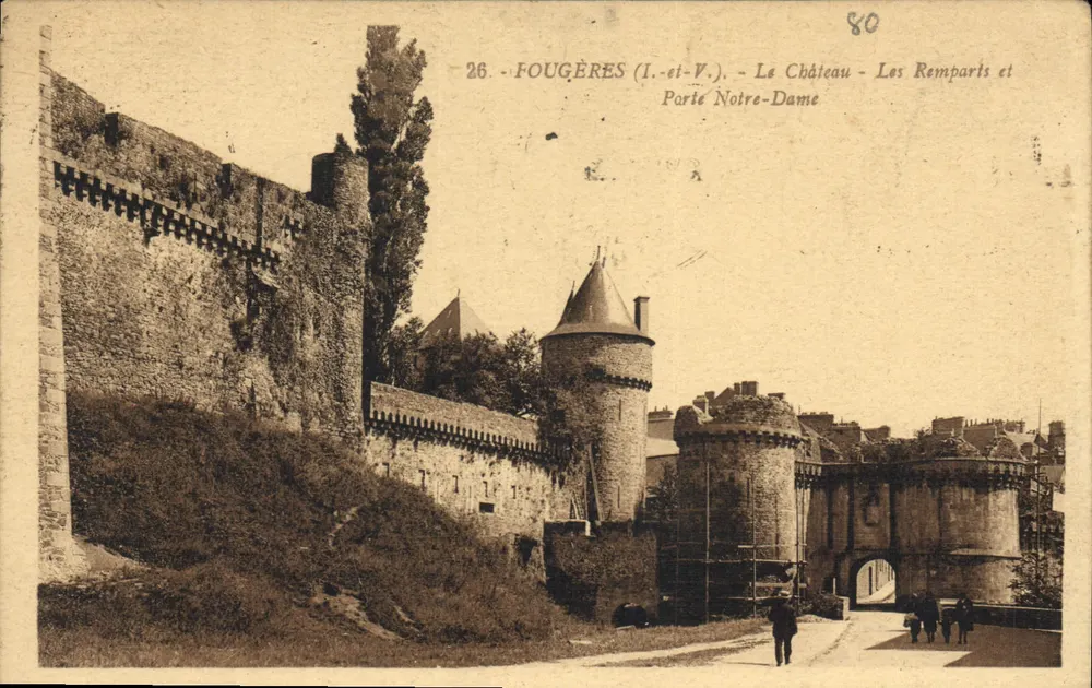 Fougères (Ille-et-Vilaine) — Das Schloss, die Mauern und das Tor Notre-Dame — G. Arrand, Verlag - Vorderseite