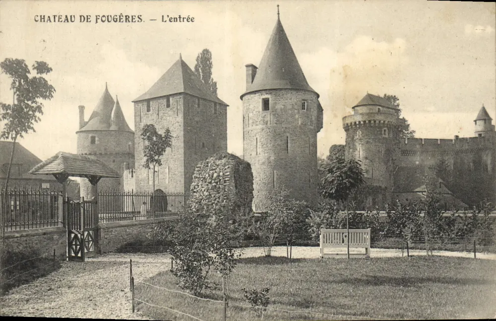Castelo de Fougères — A entrada — Coleção do Syndicat d'initiative — Cliché A. N° 75 - Frente