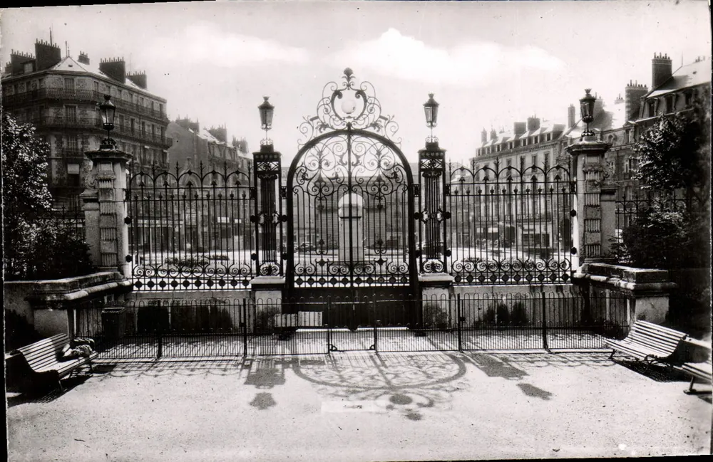 Dijon (Côte-d'Or) — Les grilles de l'entrée du Jardin Darcy — Edition E. PROTET - Vorderseite