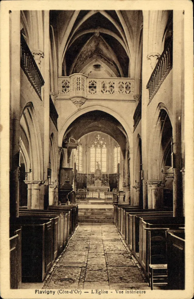 Flavigny (Côte-d'Or) — Die Kirche — Innenansicht - Vorderseite