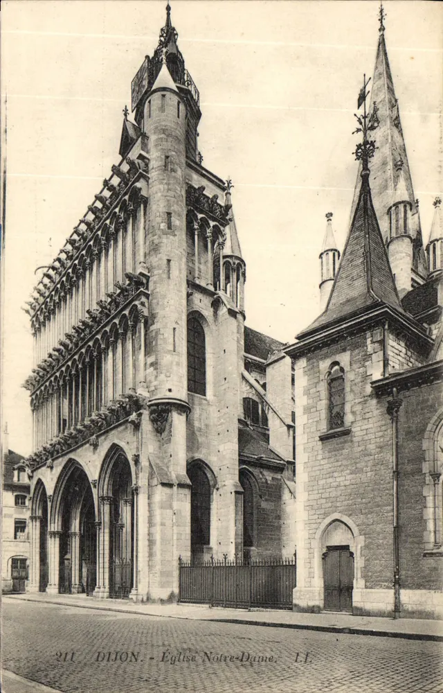 Dijon - Igreja de Nossa Senhora — visão da fachada e torres - Frente