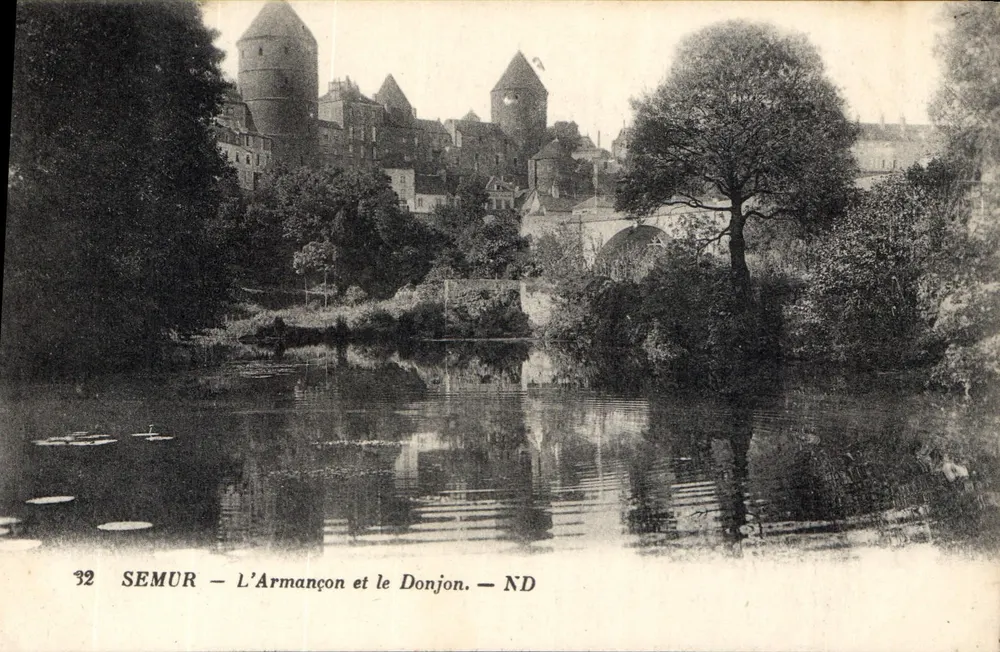 Semur — O Armançon e o Donjon — ND - Frente