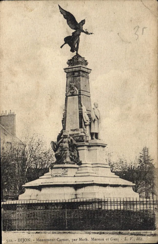 Dijon - Monument Carnot — statue d'un ange ailé couronnant un piédestal orné de sculptures, éditeur L.V. n°512 - Frente